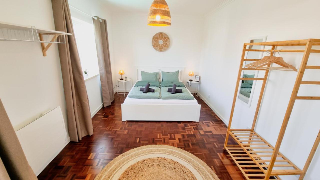 Tika Surf Camp Ericeira Hotell Carvoeira Exteriör bild